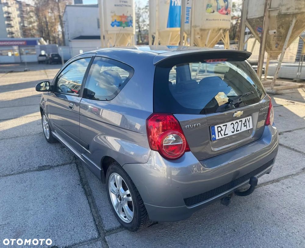Chevrolet Aveo - 4