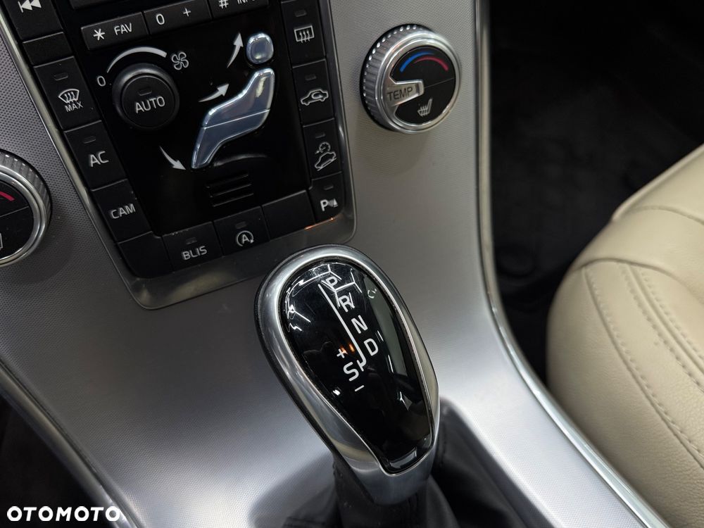 Volvo XC 60 D4 AWD Momentum - 19