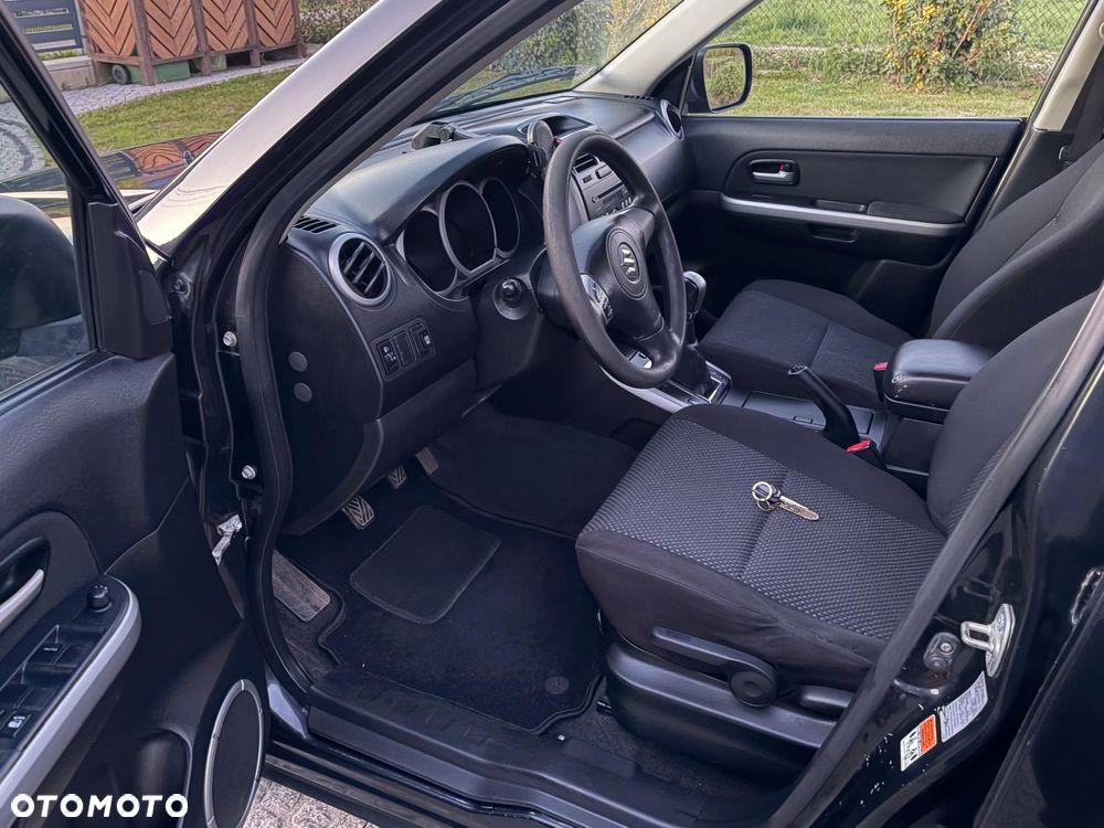 Suzuki Grand Vitara 2.0 - 6