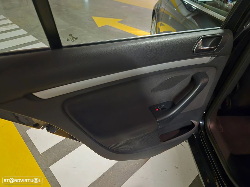 VW Golf Variant 1.6 TDi Highline - 24
