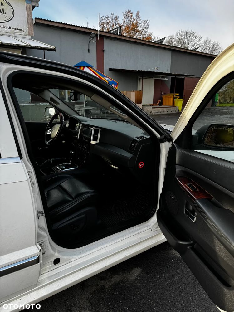 Jeep Grand Cherokee - 14