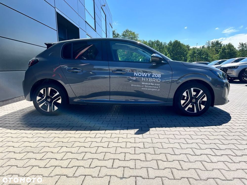 Peugeot 208 - 8