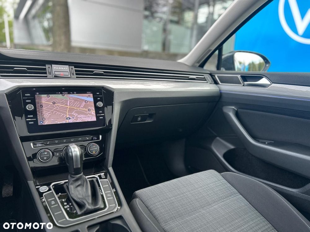 Volkswagen Passat - 19
