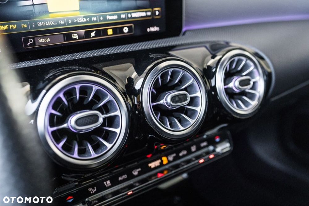 Mercedes-Benz CLA 200 AMG Line 7G-DCT - 17
