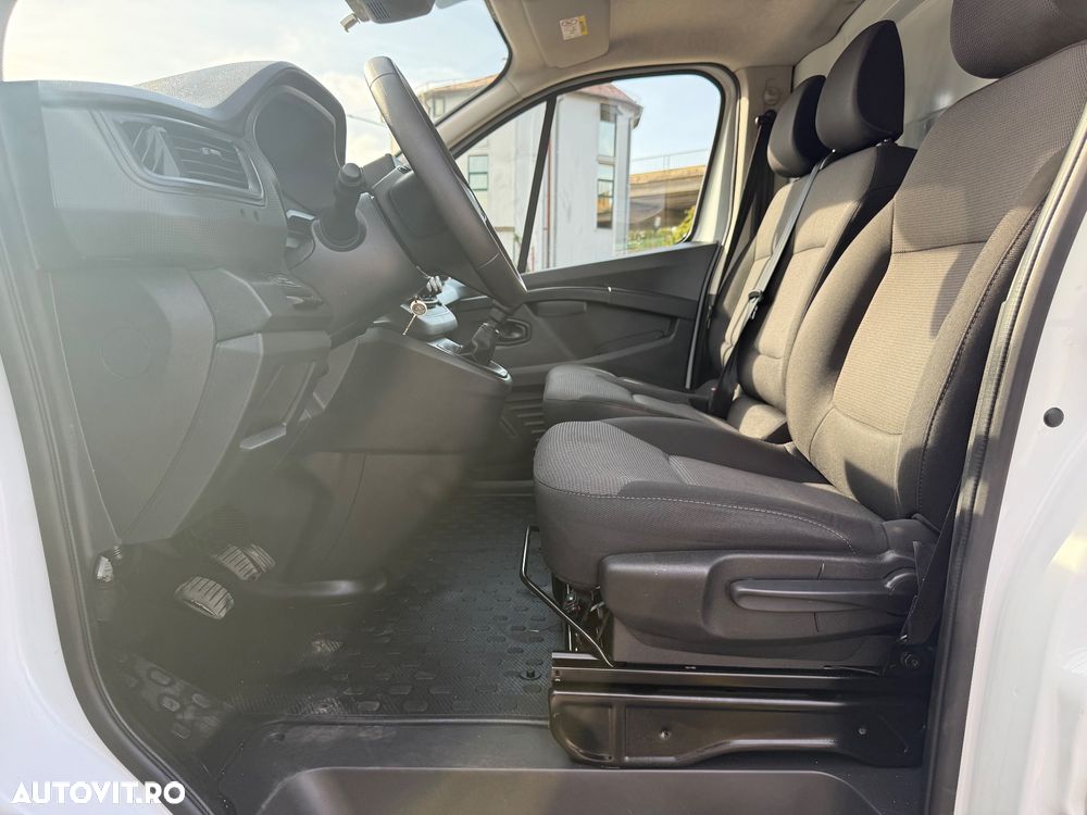Renault Trafic 2.0 Blue dCi 150 Furgon Cabina Dubla L2H1 - 30