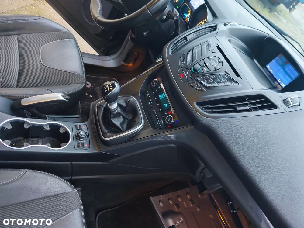 Ford Kuga 2.0 TDCi 2x4 Titanium - 28