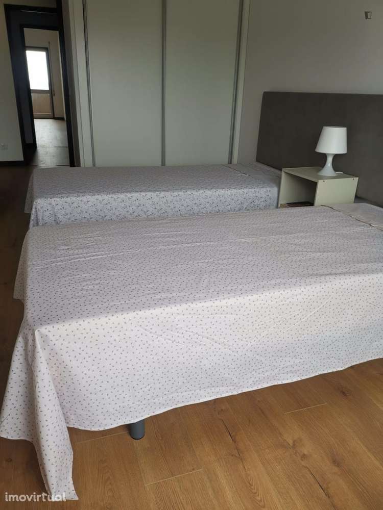 Cama - localizado em Ramalde Porto - Grande imagem: 3/13