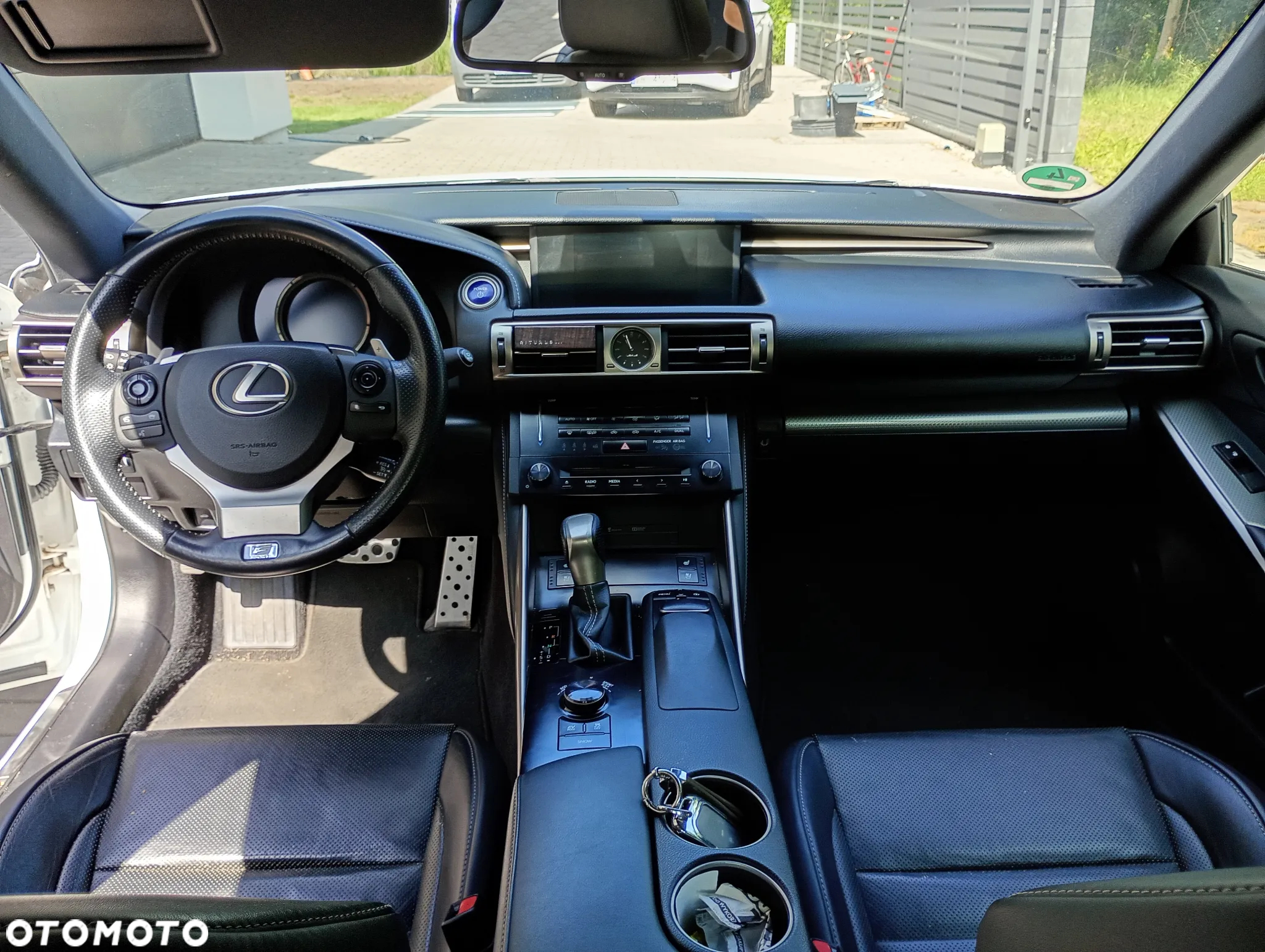 Lexus IS 300h F Sport - 27
