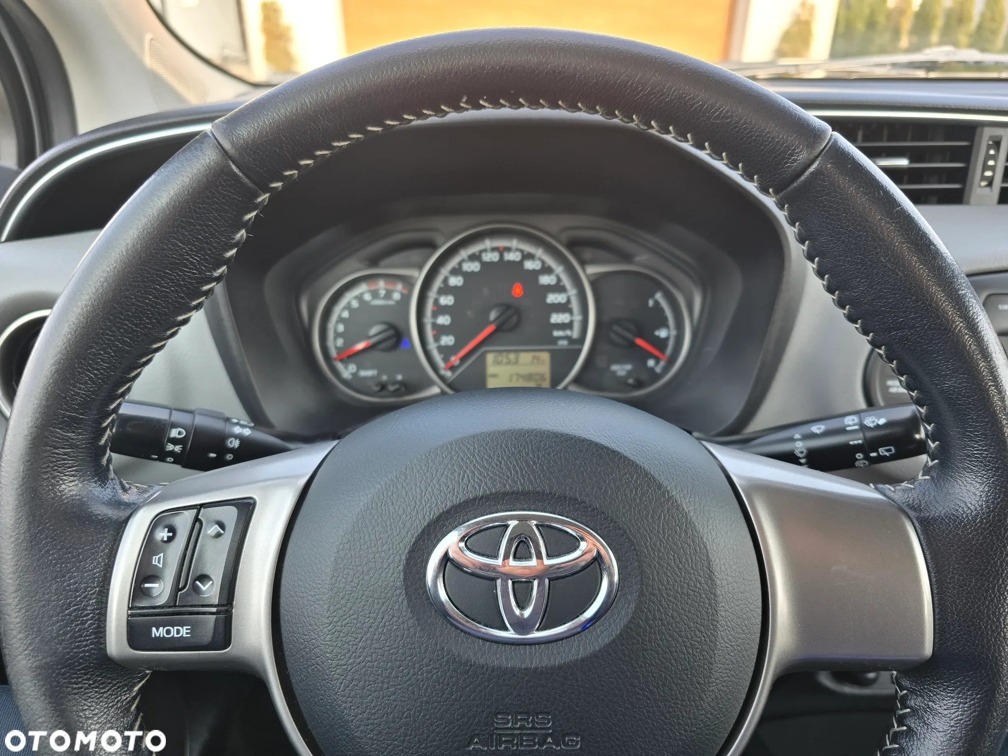 Toyota Yaris 1.0 Active EU6 - 11