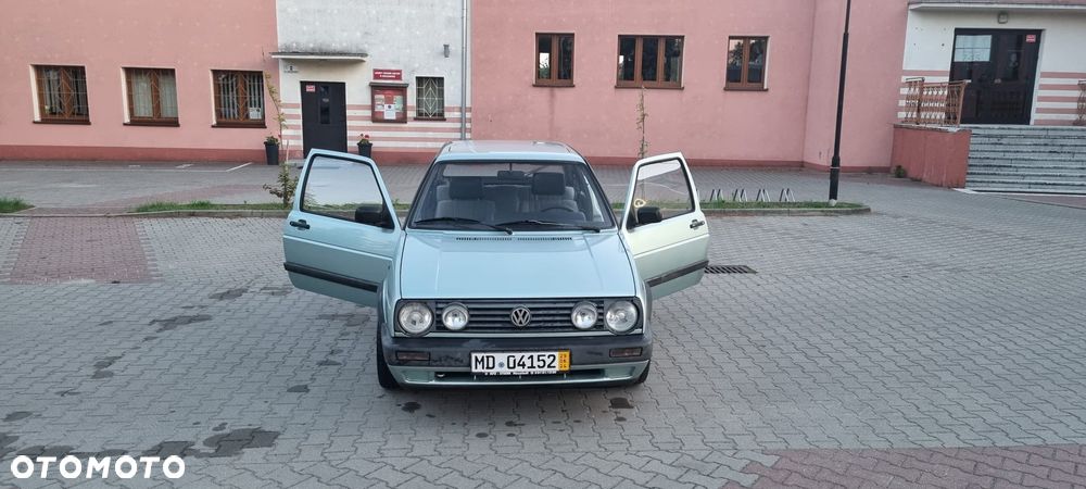 Volkswagen Golf - 2
