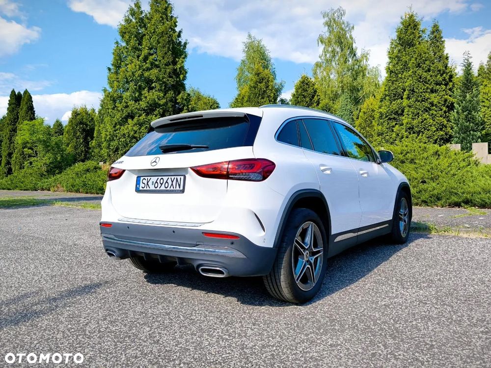 Mercedes-Benz GLA 180 AMG Line - 4