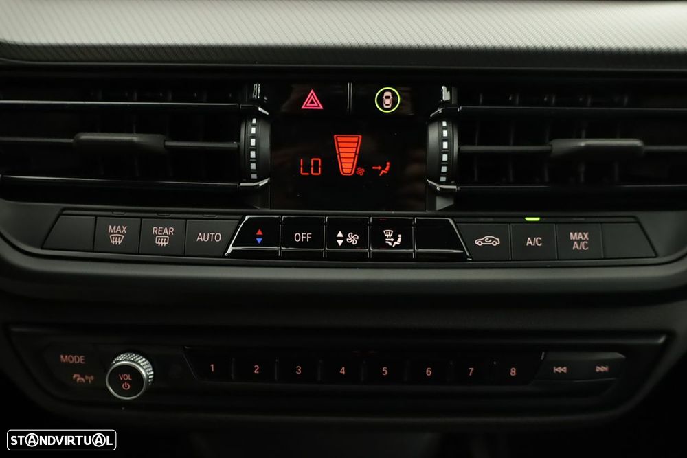 BMW 116 d Pack Desportivo M Auto - 13