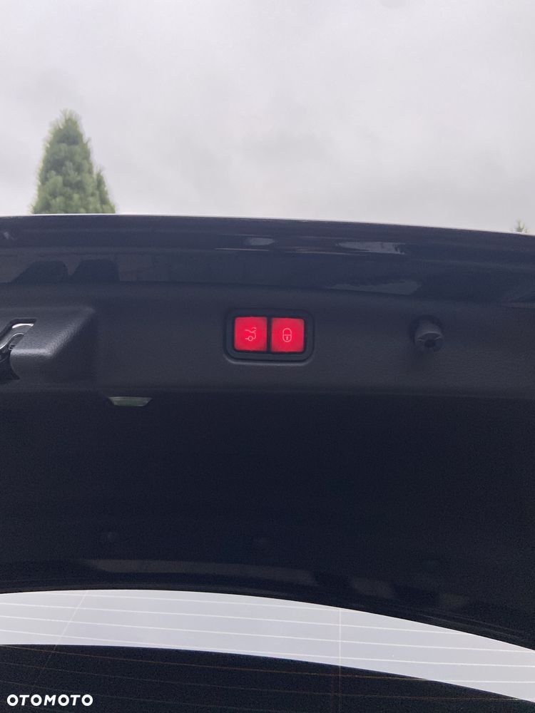 Mercedes-Benz Klasa C 300 4Matic 9G-TRONIC AMG Line - 18