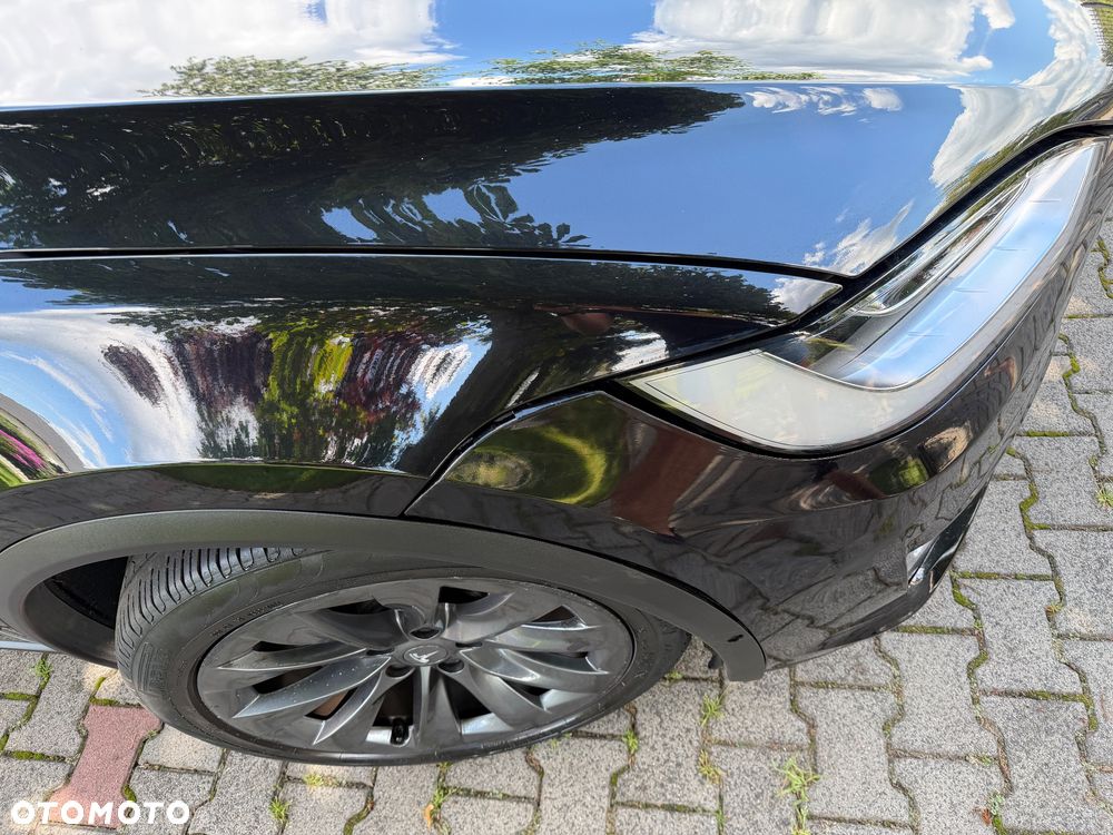 Tesla Model X - 34