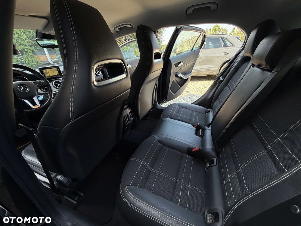 Mercedes-Benz GLA 200 7G-DCT Style - 21