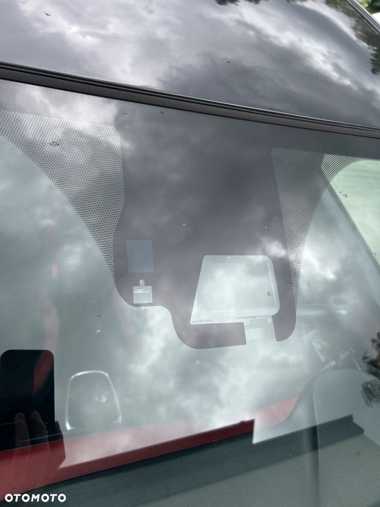 Toyota Yaris Hybrid 100 Selection Platinum - 14