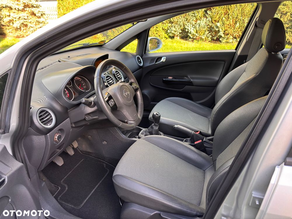 Opel Corsa 1.4 16V Cosmo - 17