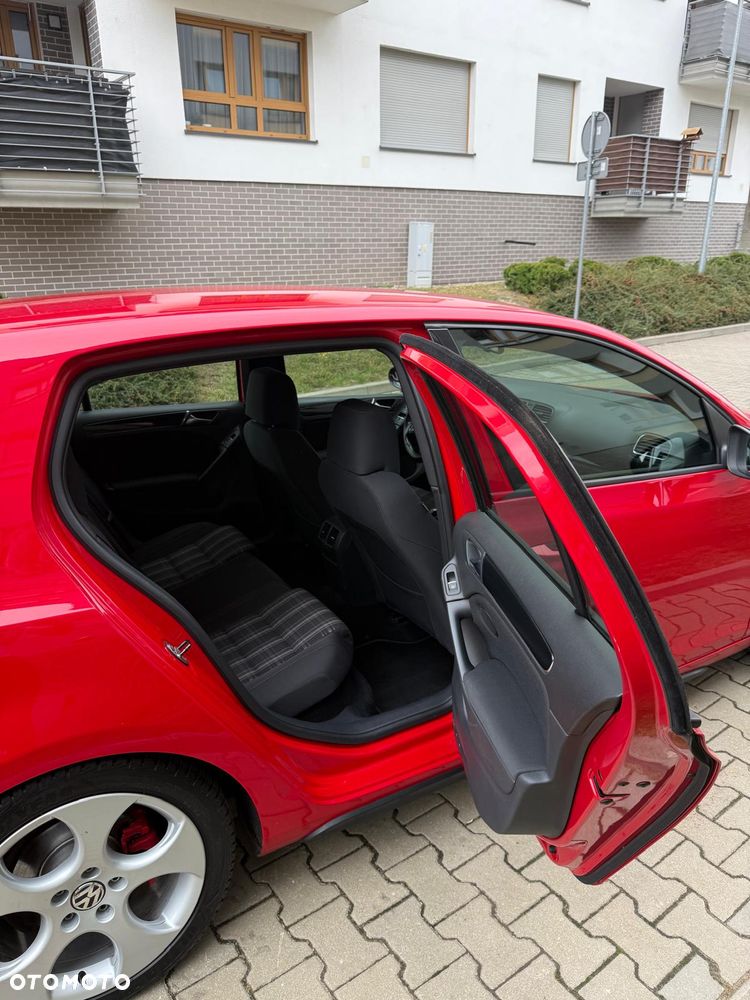 Volkswagen Golf - 10