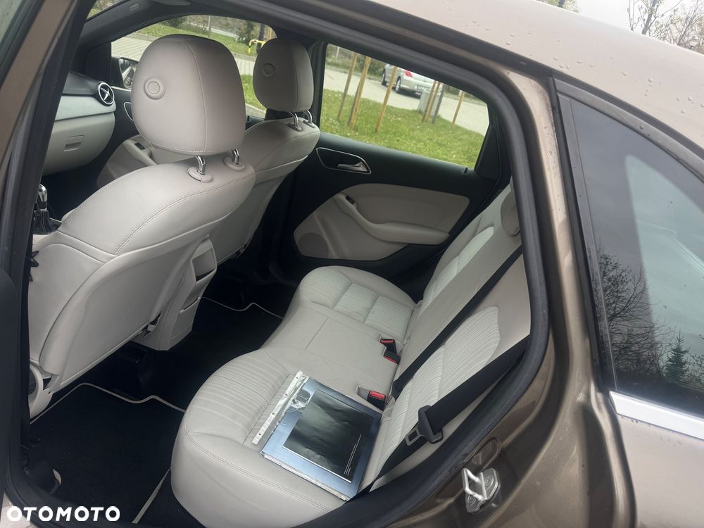 Mercedes-Benz Klasa B 180 BlueEFFICIENCY Edition Style - 28