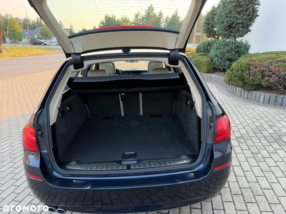 BMW Seria 5 525d Sport-Aut Luxury Line - 31