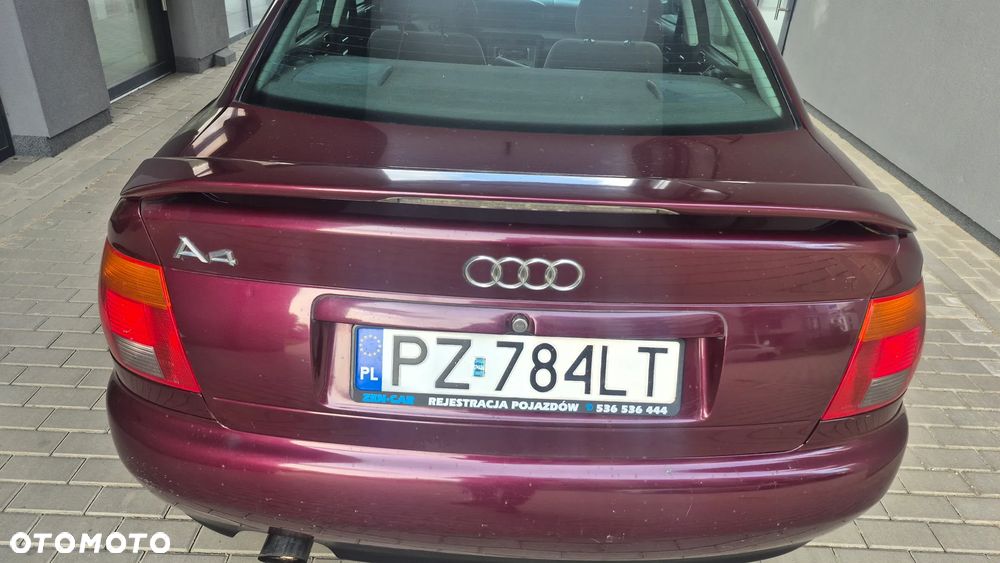 Audi A4 Limousine 1.8 - 35