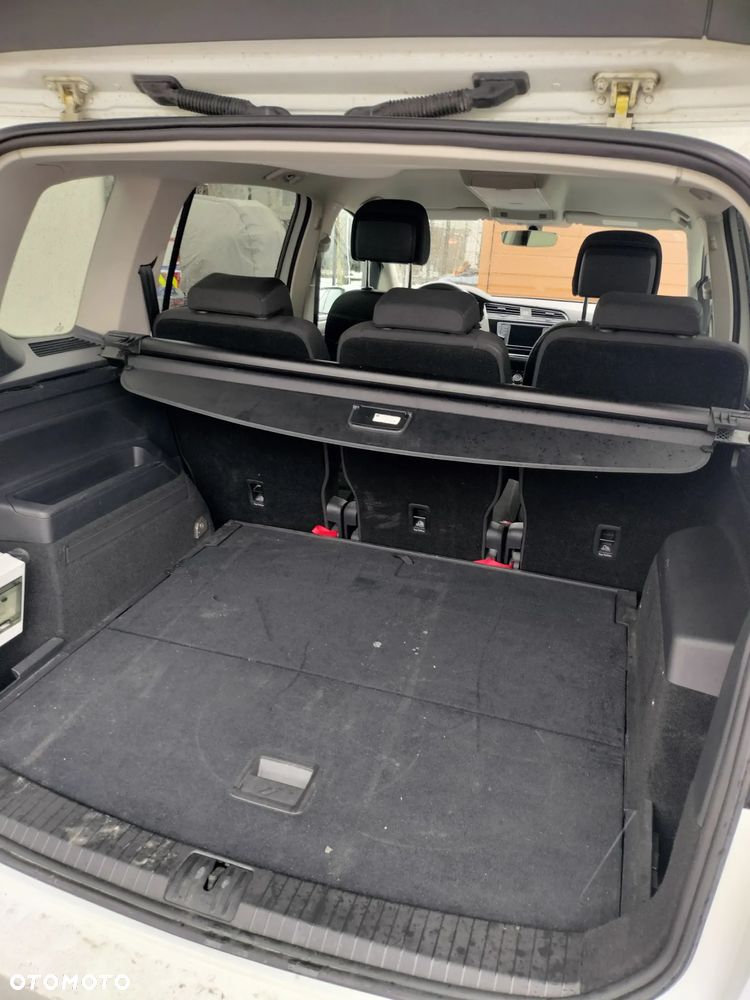 Volkswagen Touran - 10