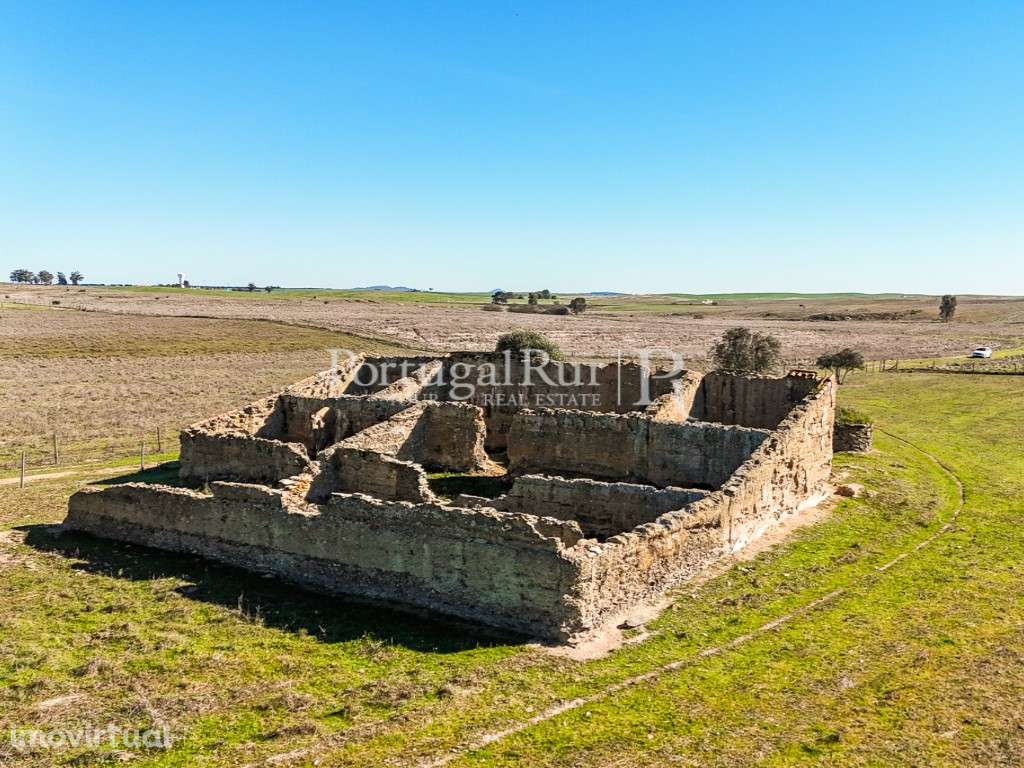 Quinta de 7 hectares com ruínas e potencial turístico - Grande imagem: 4/13