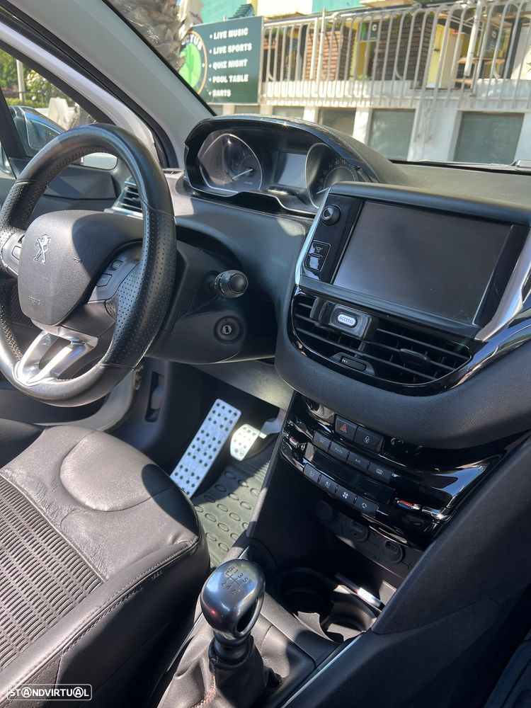 Peugeot 208 1.6 e-HDi Allure - 8