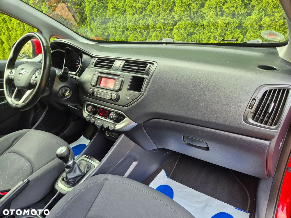 Kia Rio 1.2 Dream Team Edition - 38