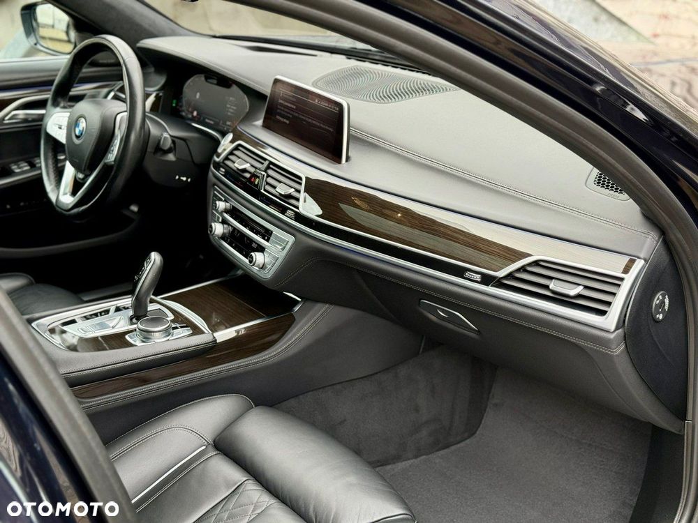 BMW Seria 7 750i xDrive sport - 7