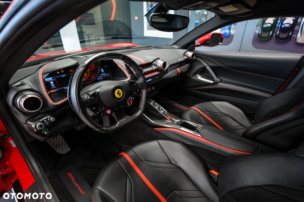 Ferrari 812 Superfast - 26