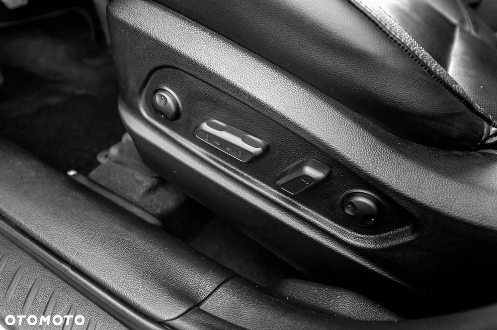 Kia Carens 1.7 CRDi 136 Dream Team Edition - 25