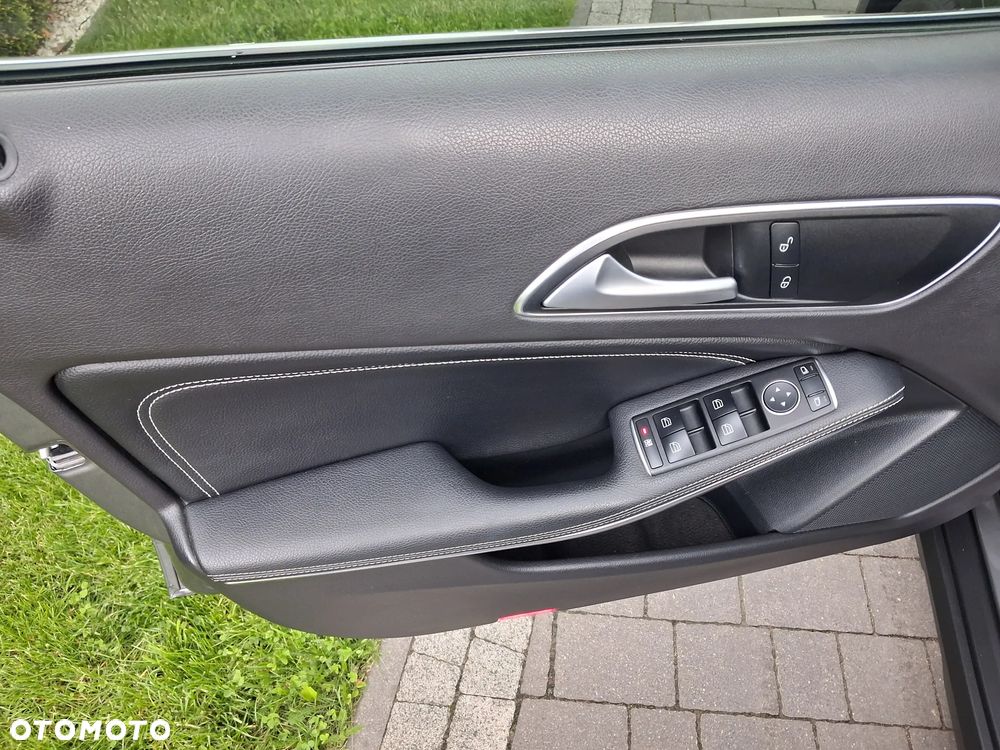 Mercedes-Benz GLA 180 AMG Line - 29