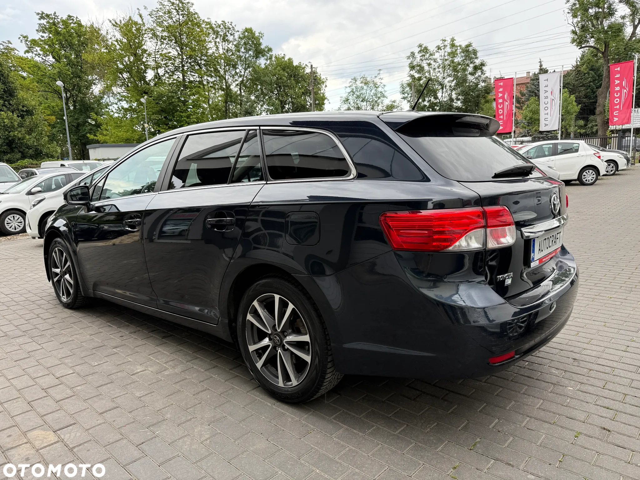 Toyota Avensis 1.8 Premium MS - 25