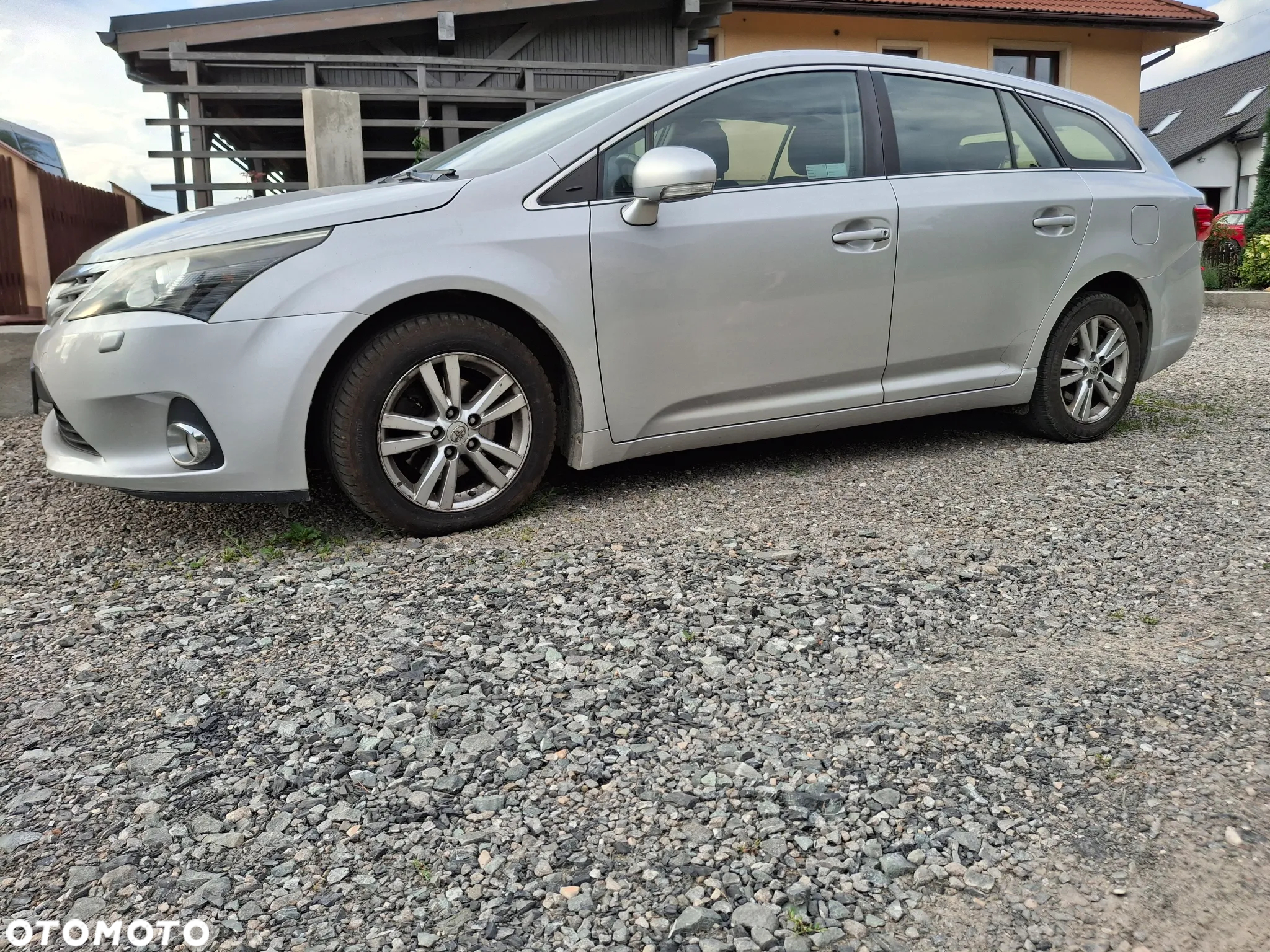 Toyota Avensis 2.0 D-4D Premium - 2