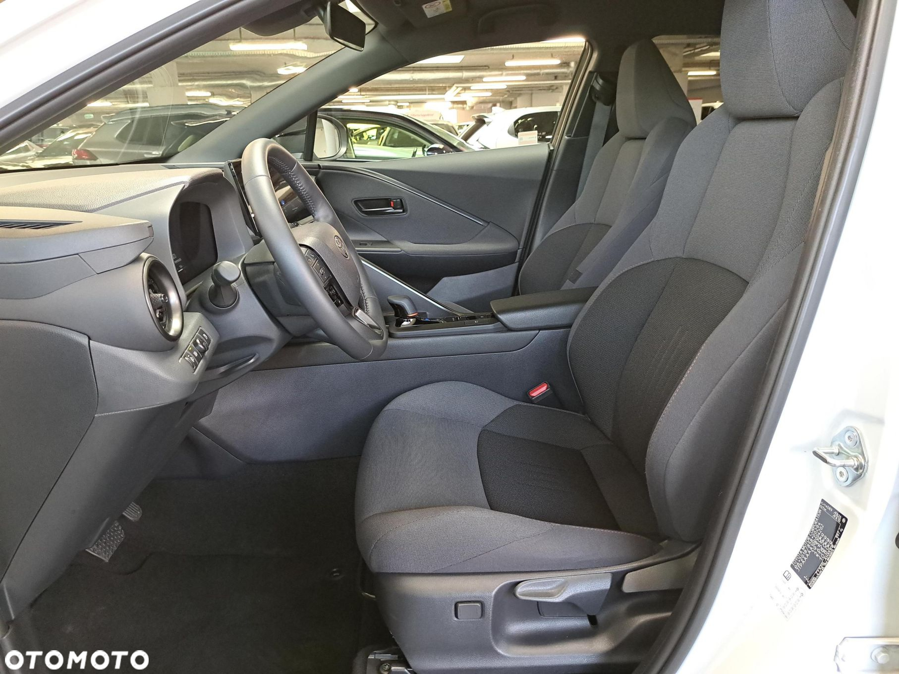 Toyota C-HR - 10