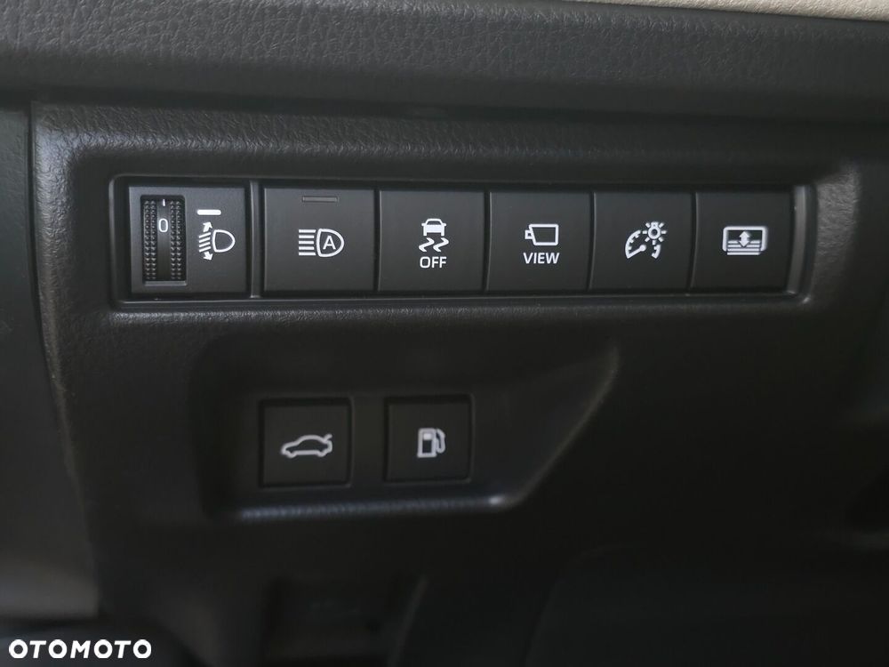 Toyota Camry - 12