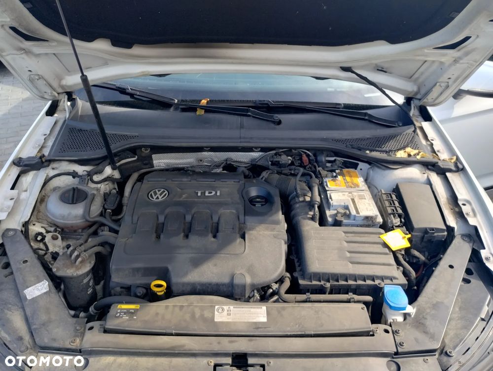 Volkswagen Passat 2.0 TDI (BlueMotion Technology) DSG Comfortline - 13