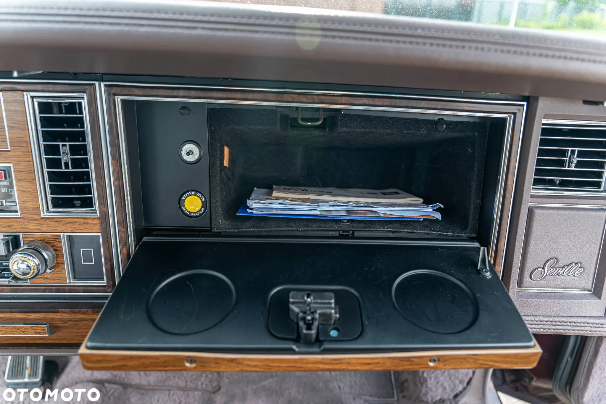 Cadillac Seville - 26