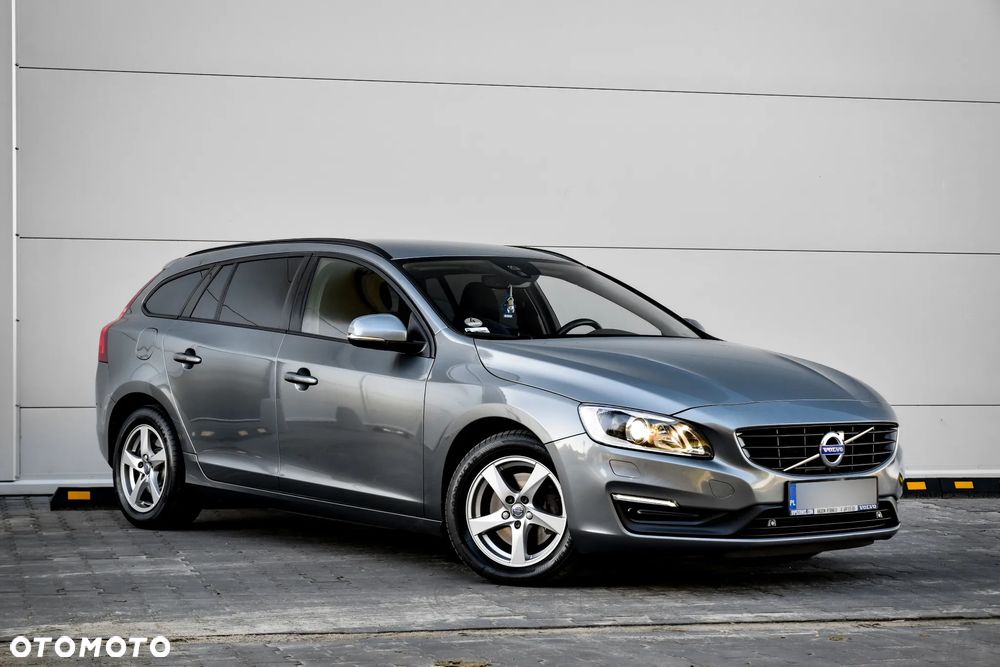 Volvo V60 D3 Drive-E Momentum - 1