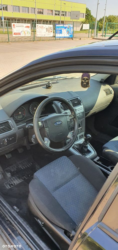 Ford Mondeo 1.8 X - 15