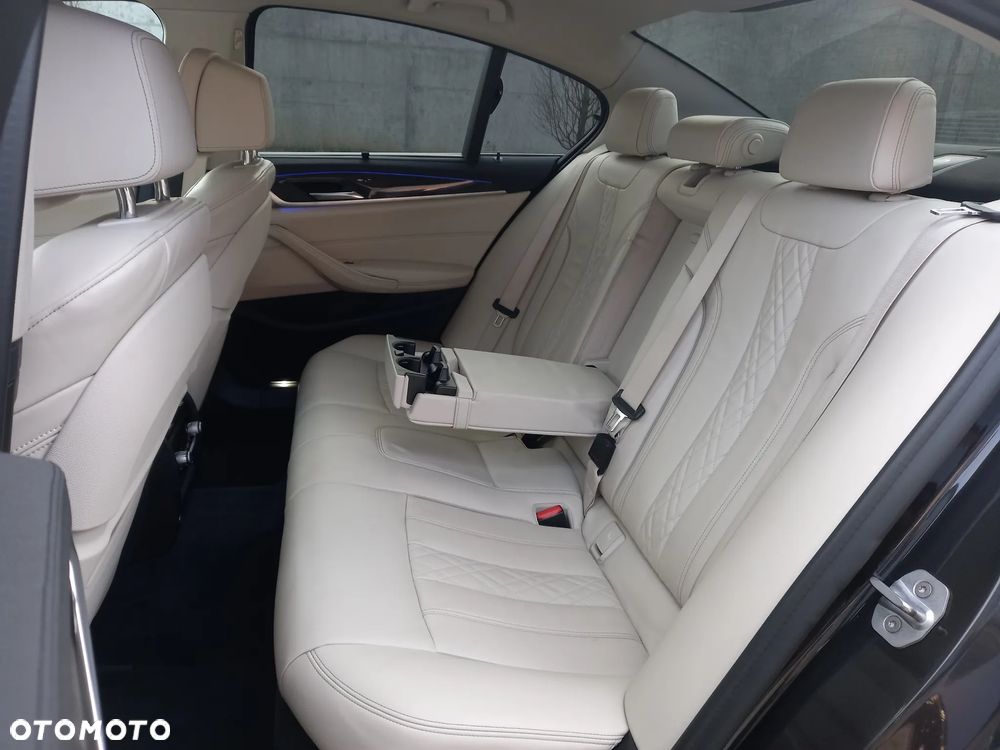 BMW Seria 5 530i xDrive Luxury Line - 10