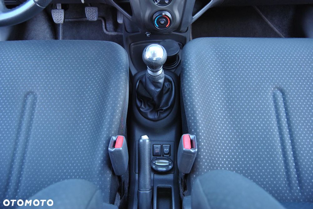 Toyota Yaris 1.33 VVT-i Executive - 29