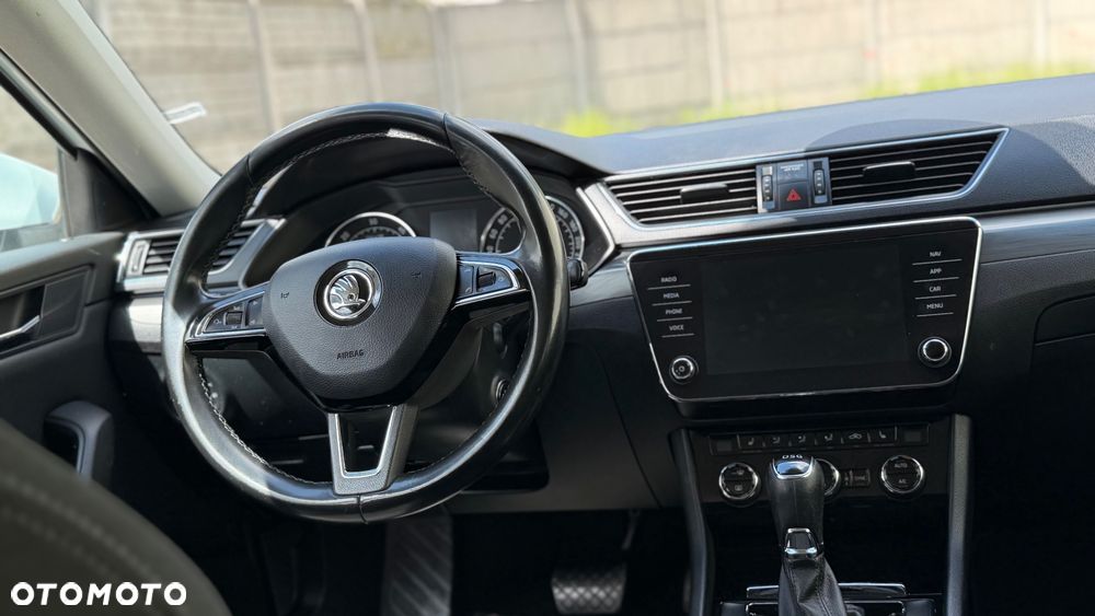 Skoda Superb 2.0 TDI DSG Premium Edition - 33