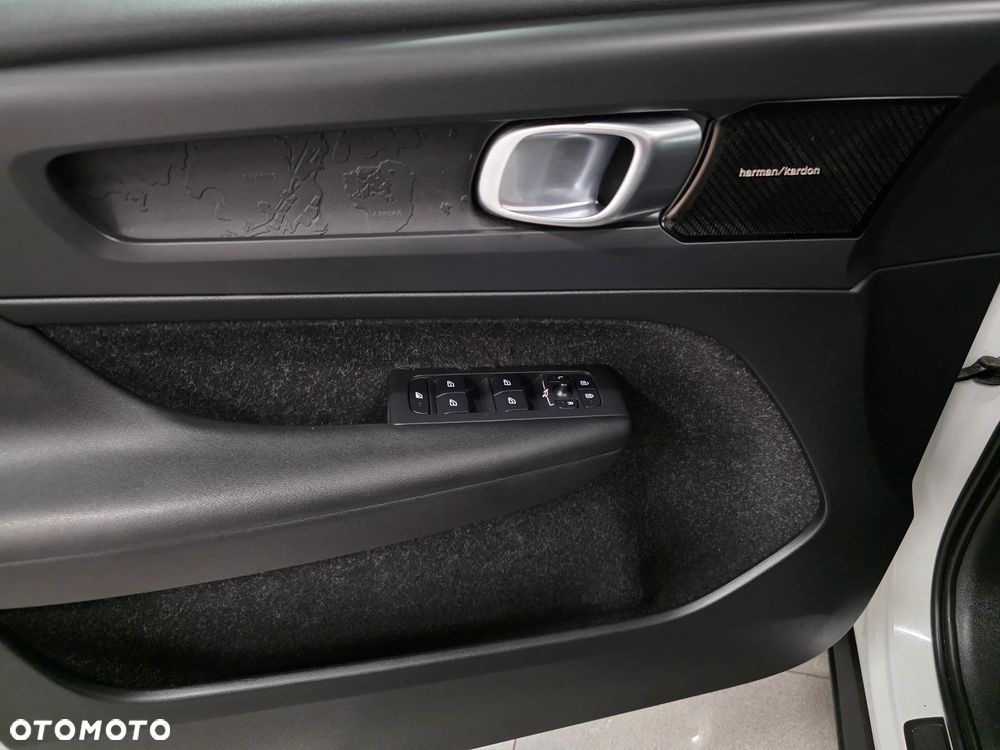 Volvo XC 40 D3 SCR R-Design - 23