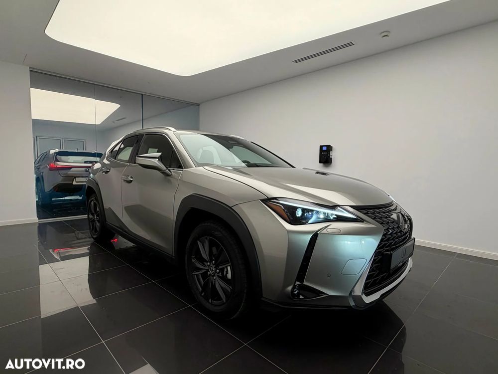Lexus UX 300h AWD CVT HEV Business - 4