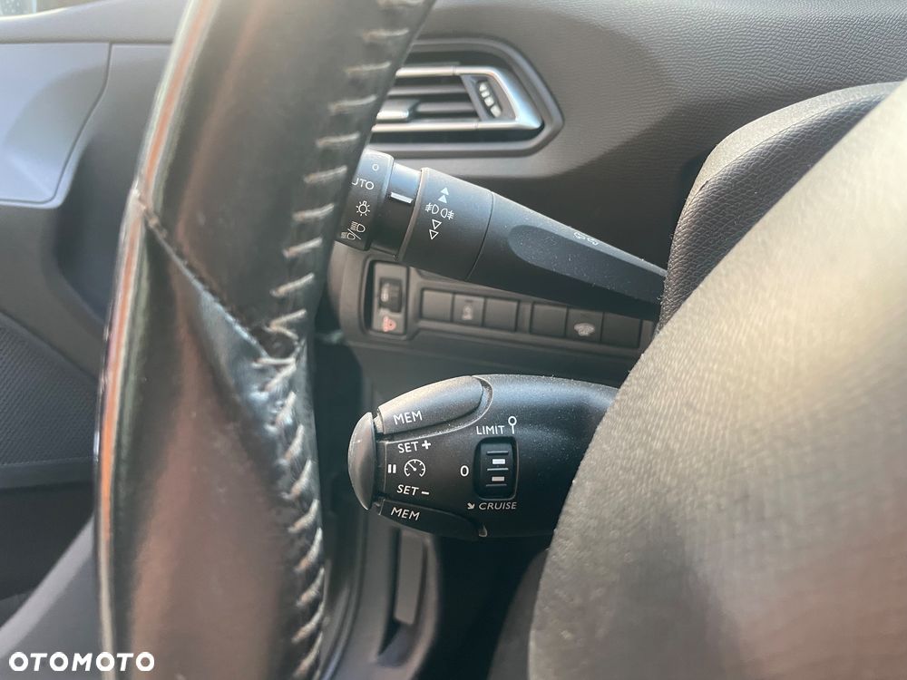 Peugeot 308 1.2 PureTech Allure S&S - 8