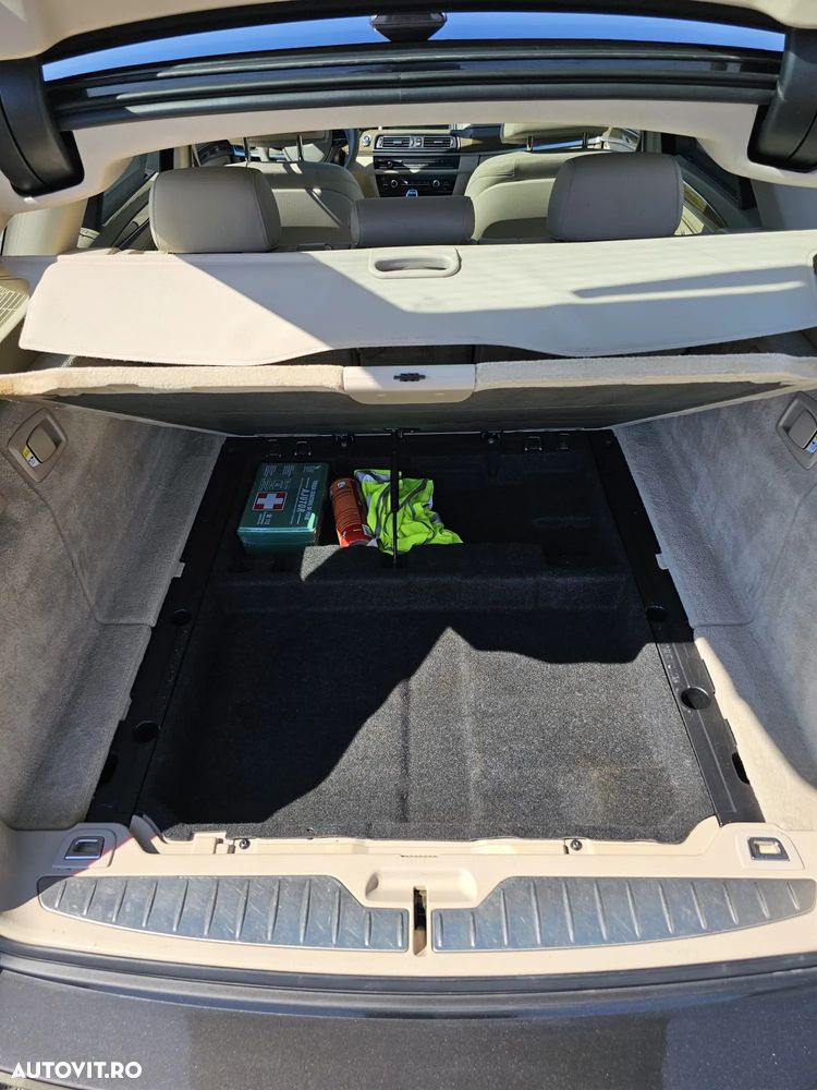 BMW Seria 5 525d Sport-Aut. Modern Line - 29