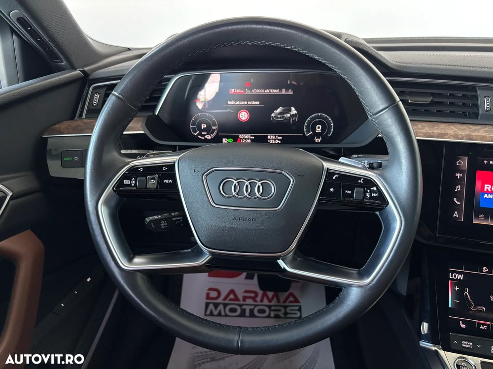 Audi e-tron 55 quattro - 11