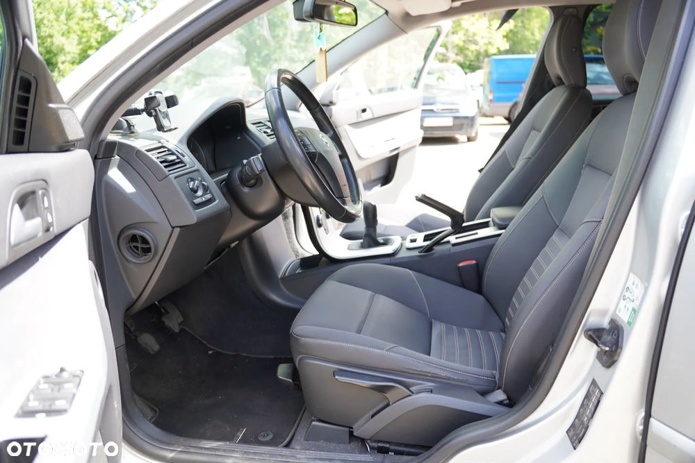 Volvo V50 D3 Momentum - 27
